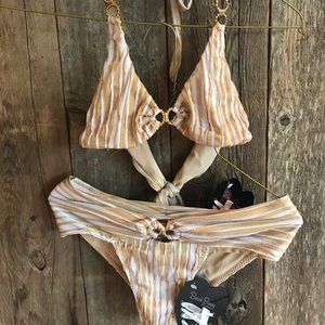 Beach Bunny Bikini. Top L/Bottoms M